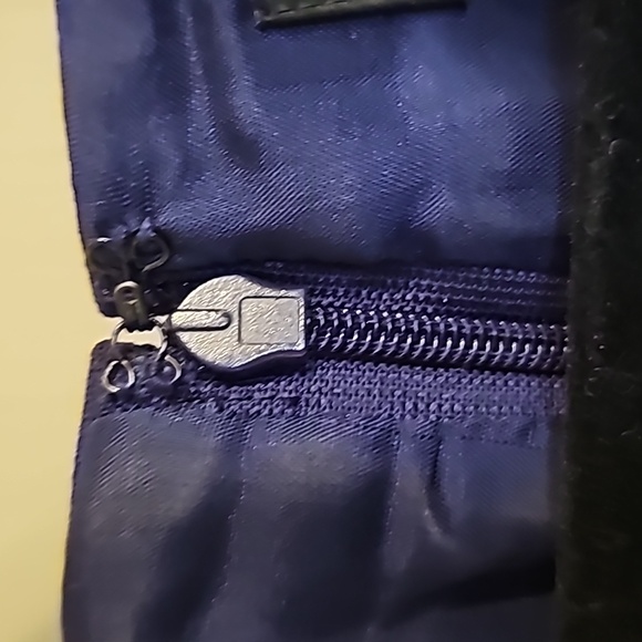 Tahari Arthur S. Levine petite size 4 dress. Does not come with a belt - Picture 3 of 9